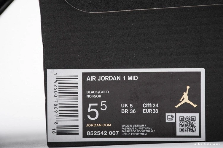 Mid Jordan Gold 1   852542-007 Patent Black White 0322